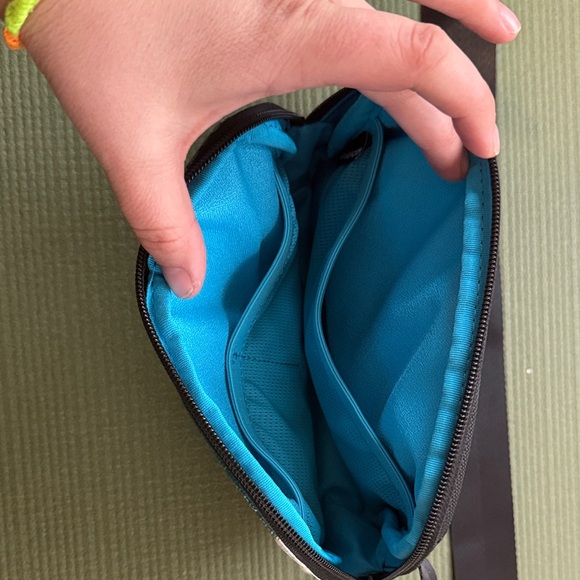 Rareform Zion Sling Bag Recycled Billboard Crossbody Teal - Picture 3 of 9